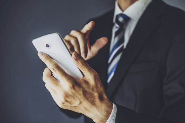 La plataforma de inversión Revolut sólo funciona desde el móvil y sólo permite invertir en algunas de las empresas cotizadas en las Bolsas de Nueva York y del Nasdaq. 